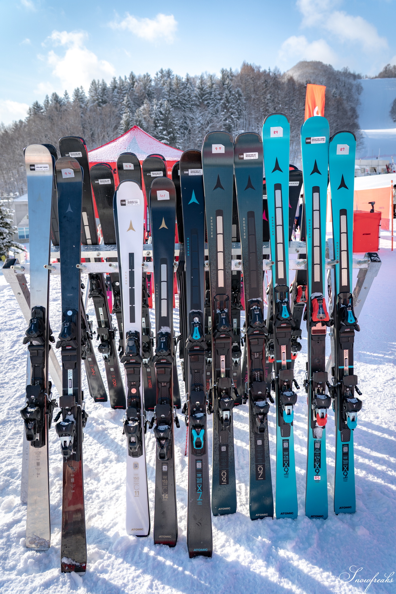 長野、北海道、岩手を巡る【2026 ATOMIC TEST DRIVE】朝里川温泉スキー場会場に初参加！最新モデルのスキー板が勢ぞろい。たくさん試乗して、自分にあった１台を見つけましょう♪